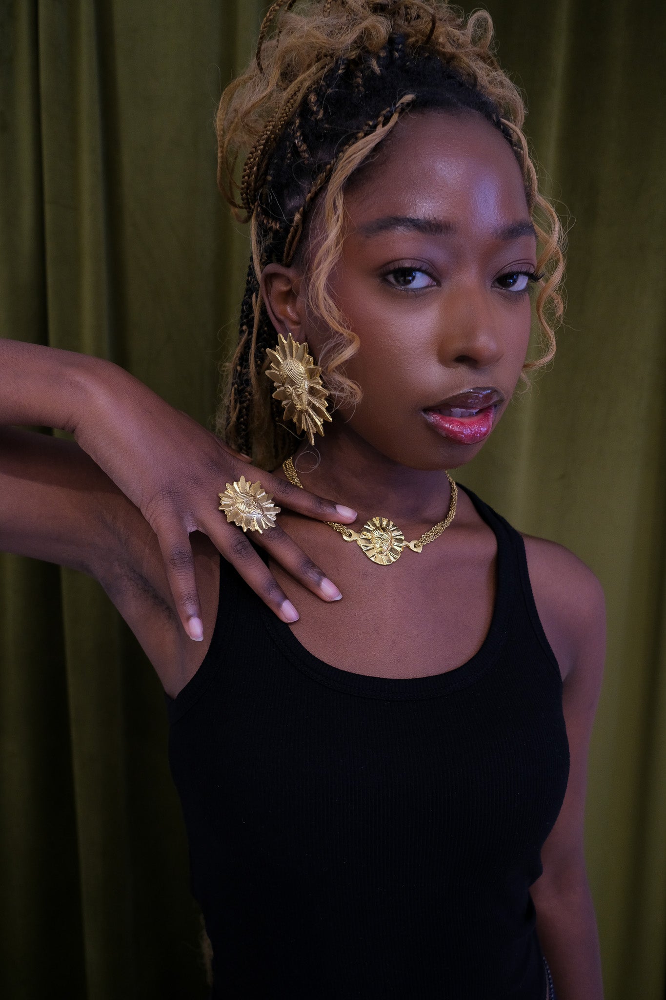 Les boucles d'oreilles SESAW