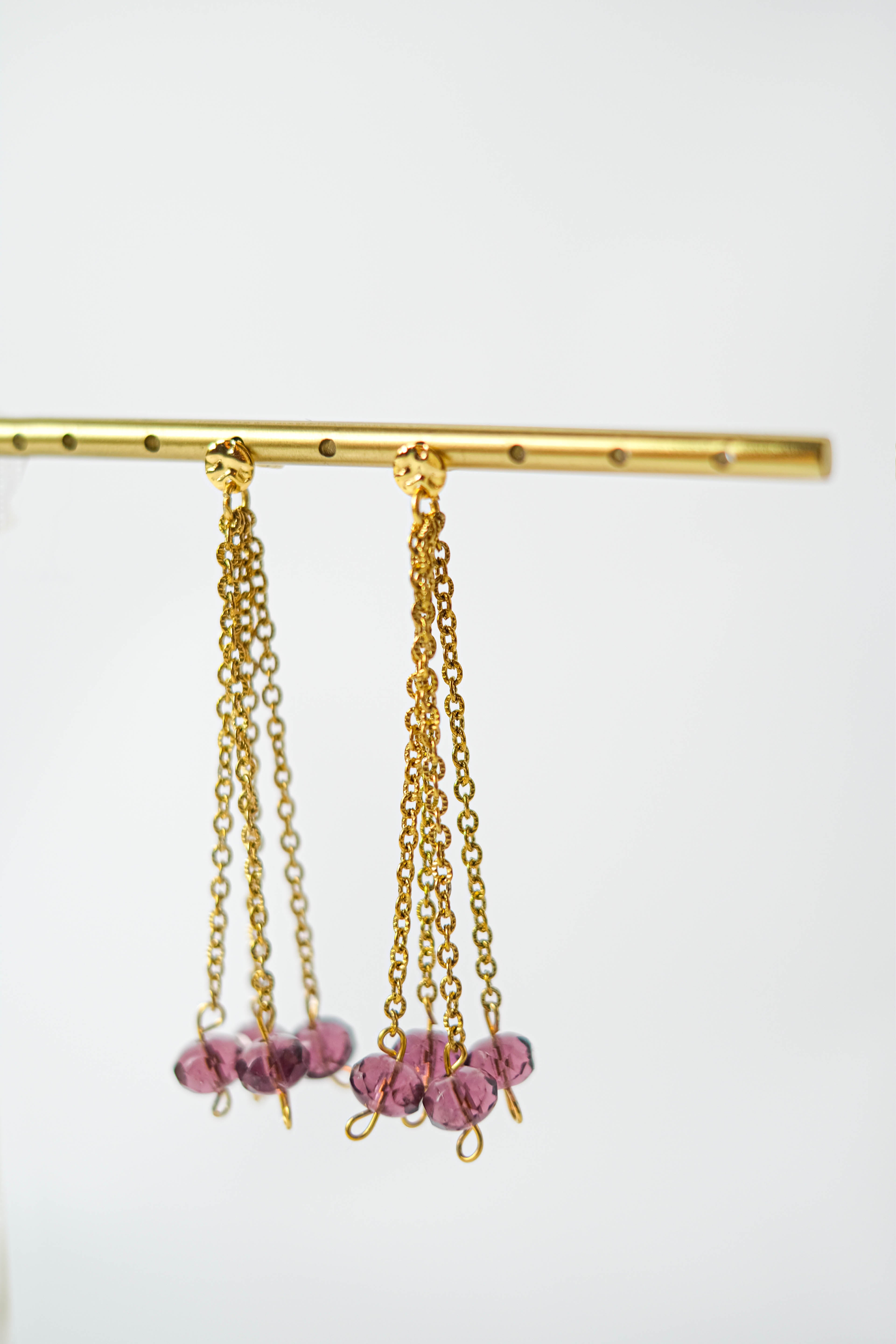 Les boucles d'oreilles EMILY violine