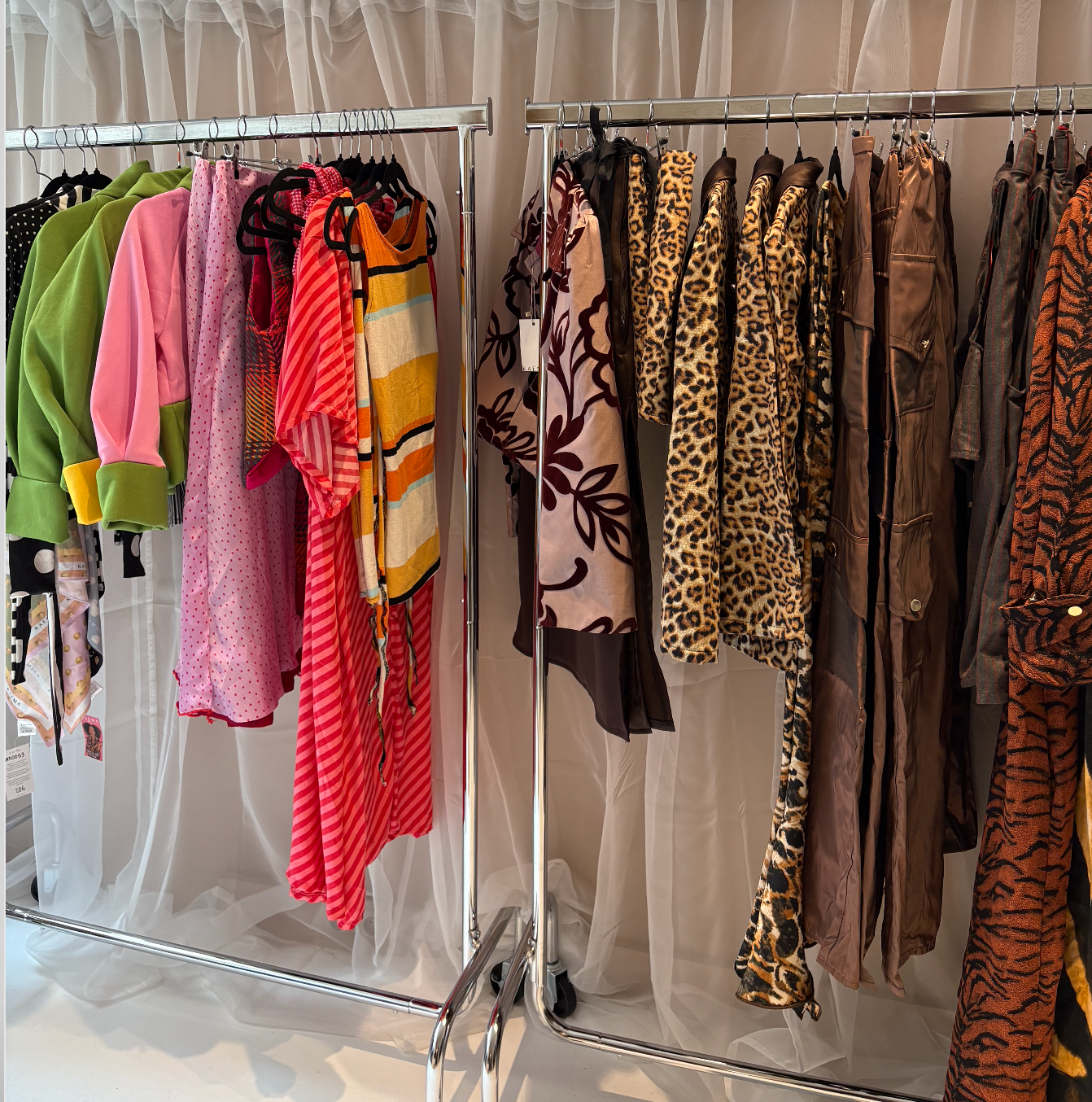 Showroom press