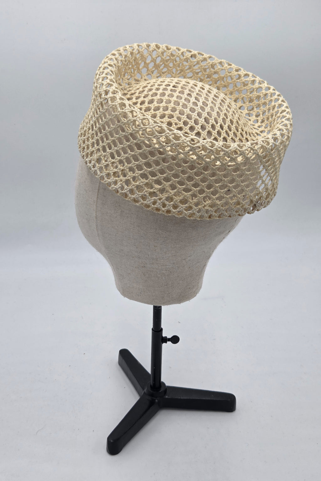 Chapeau pillbox en paille blanc — GAULTIER