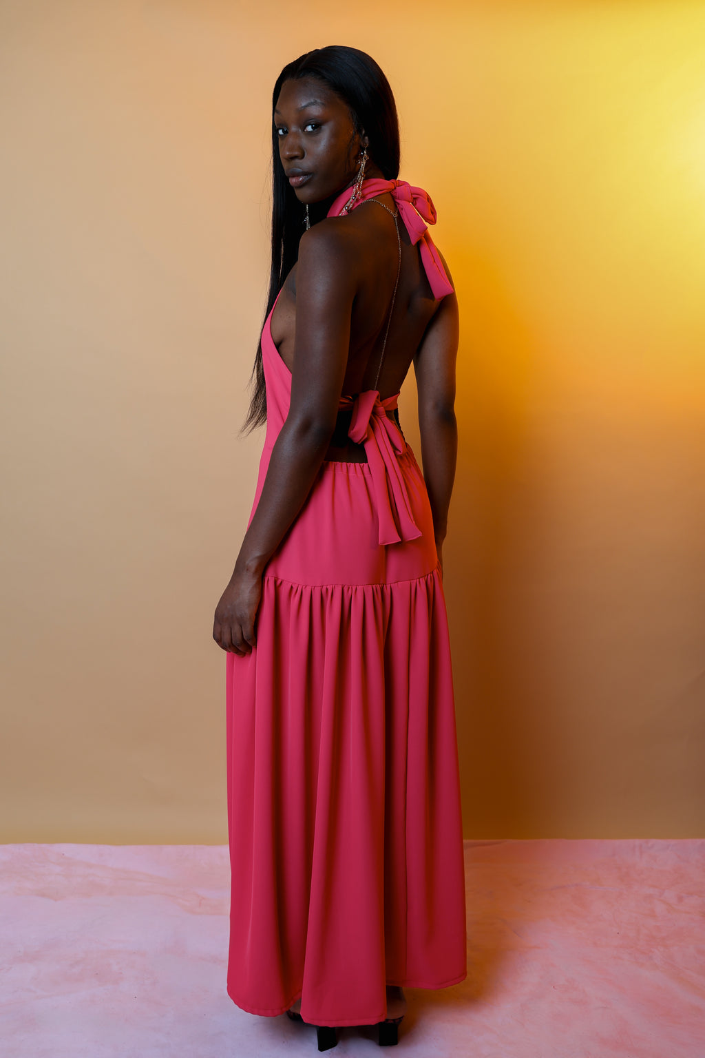 Robe longue dos nu crêpe rose — CARLA
