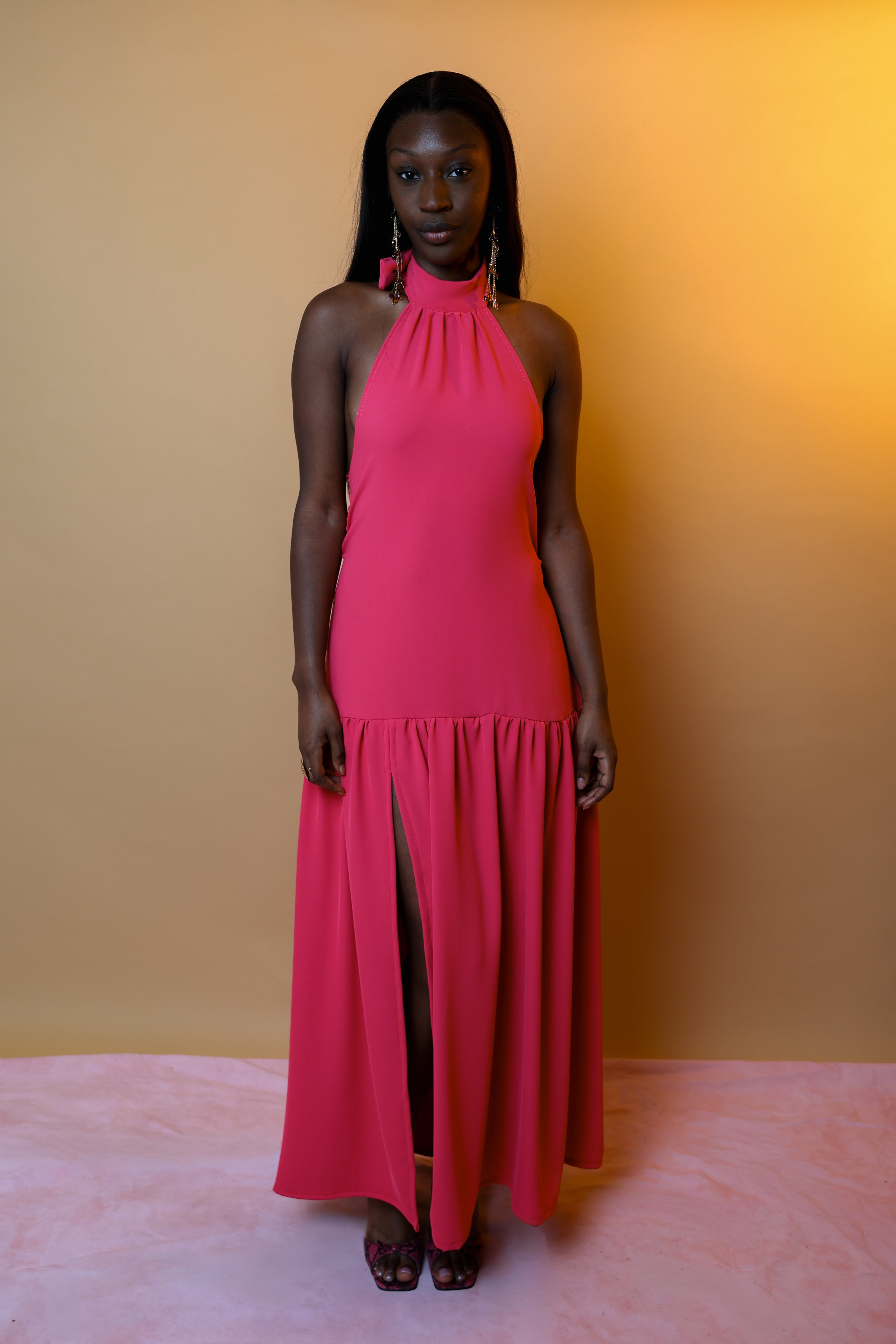Robe longue dos nu crêpe rose — CARLA