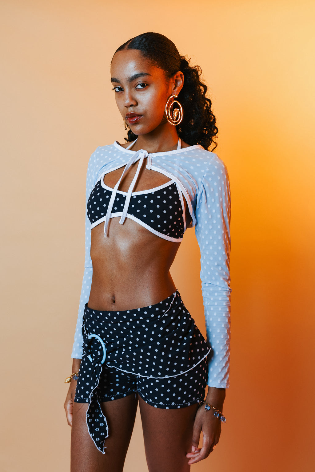 Boléro de bikini shortie à pois