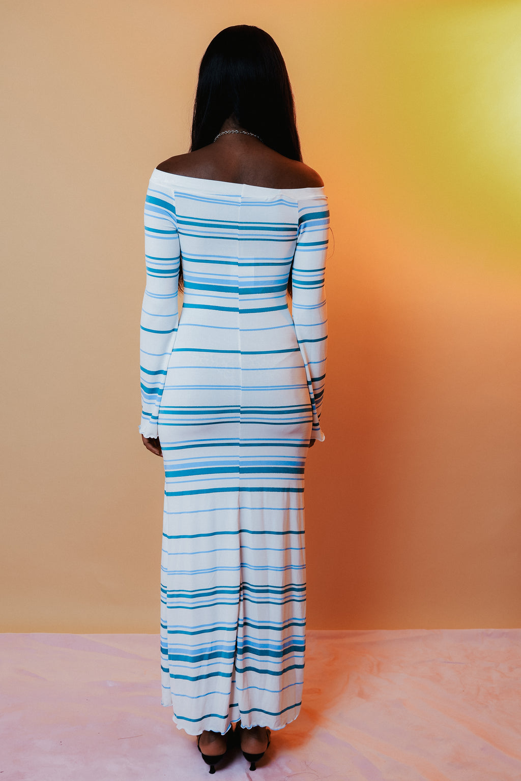 Robe longue rayure bleu à encolure bardot — MONACO