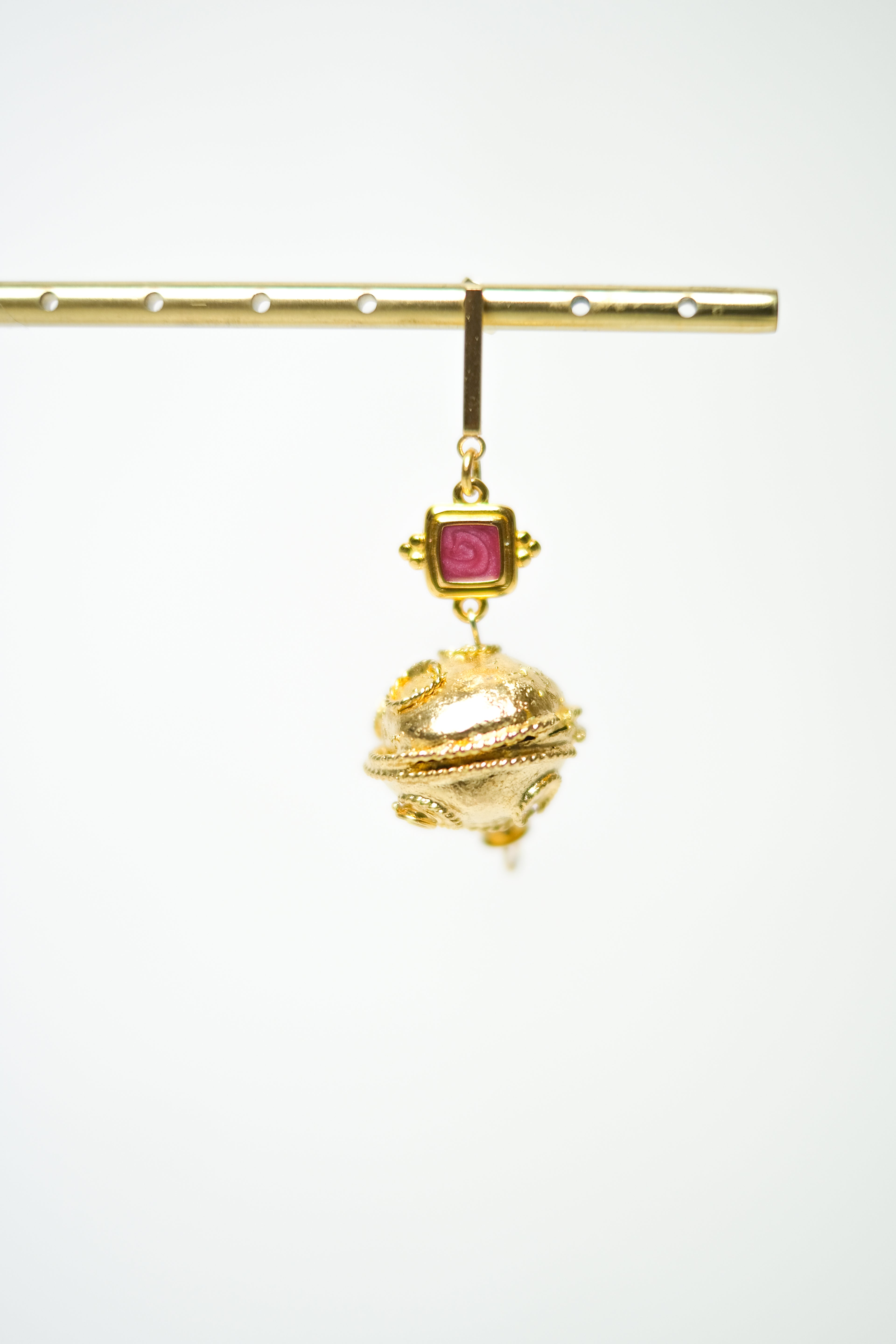 Les boucles d'oreilles GALAXY rose