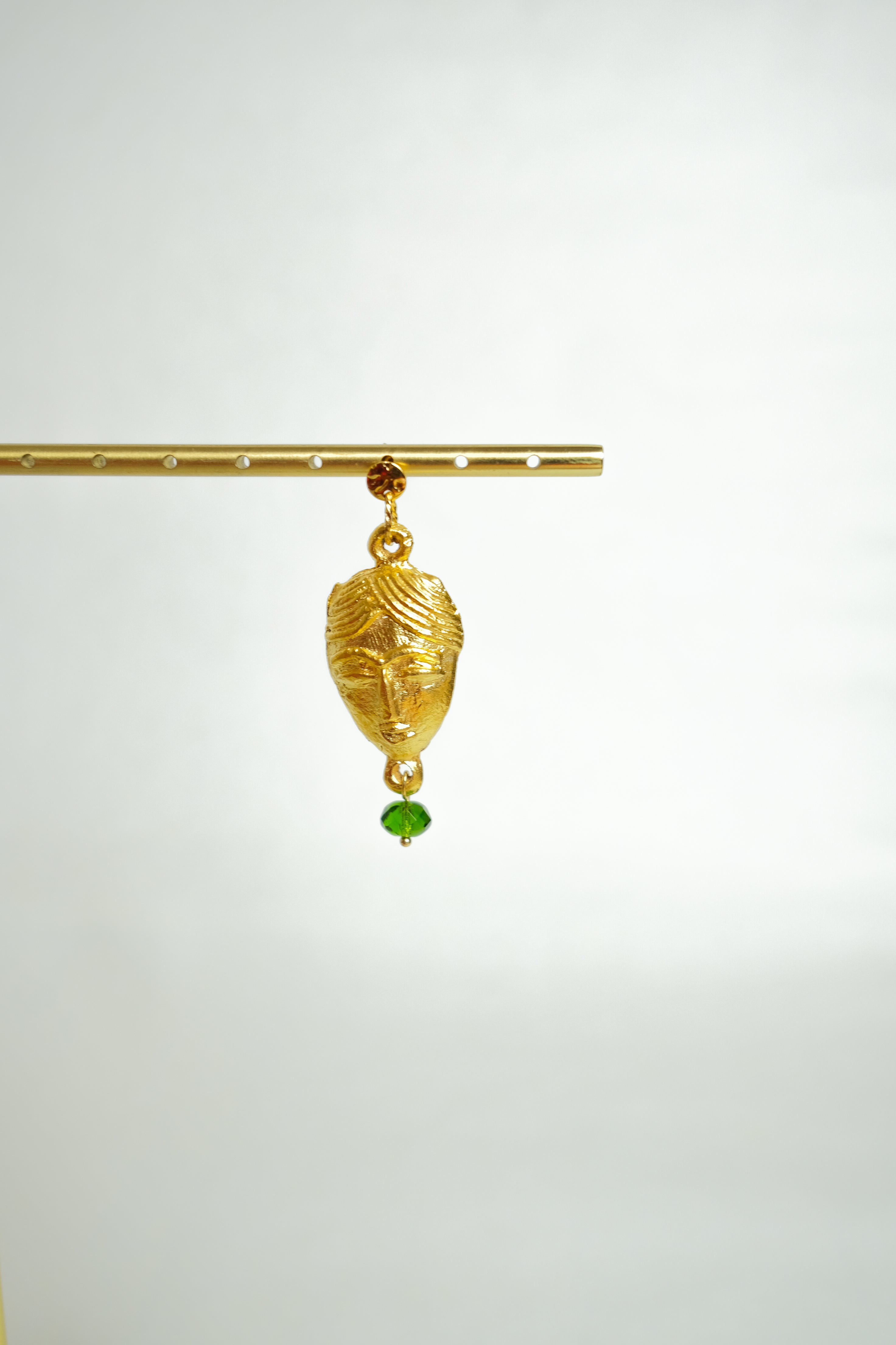 Les boucles d'oreilles MADEY