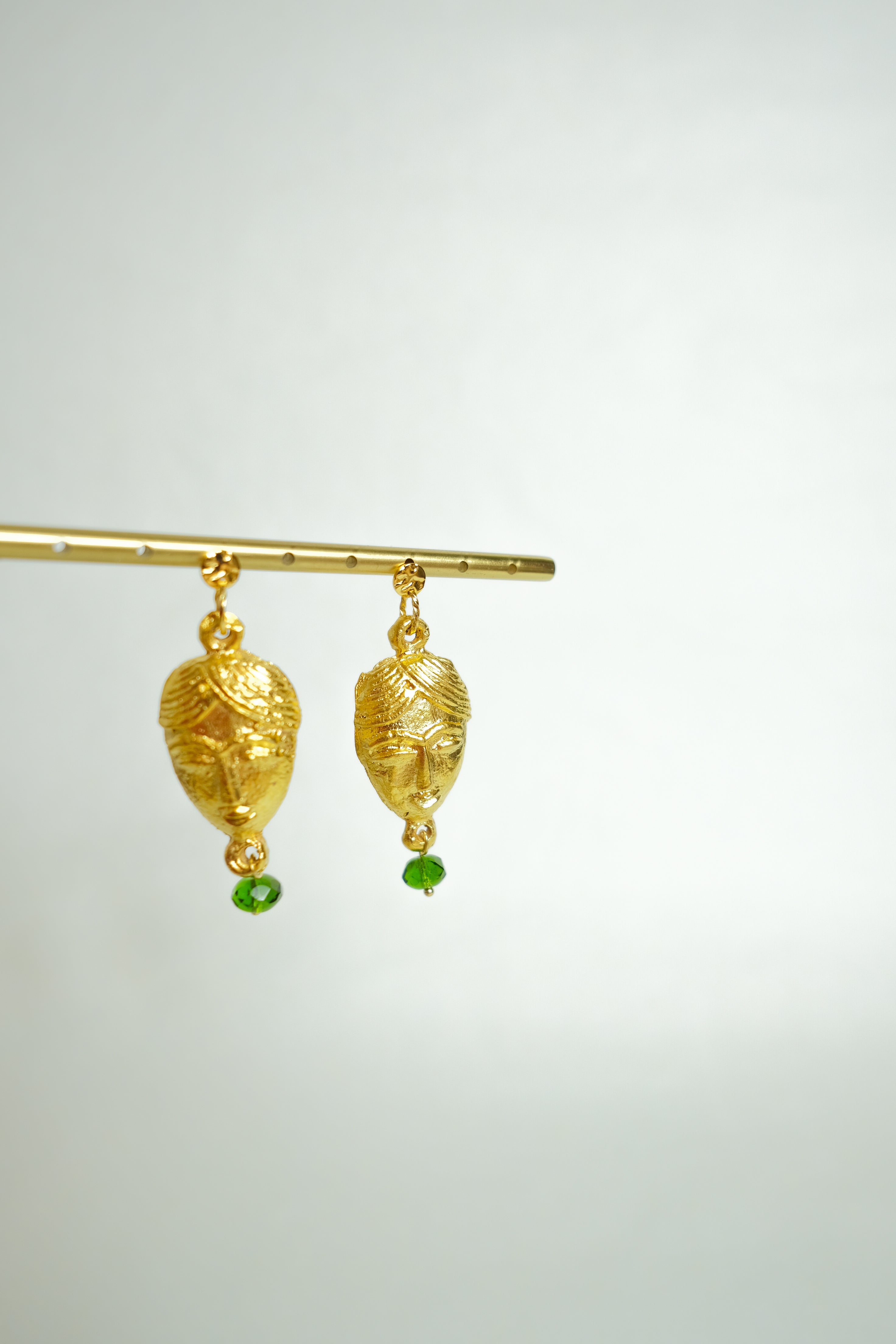 Les boucles d'oreilles MADEY