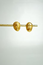 Les boucles d'oreilles APIE