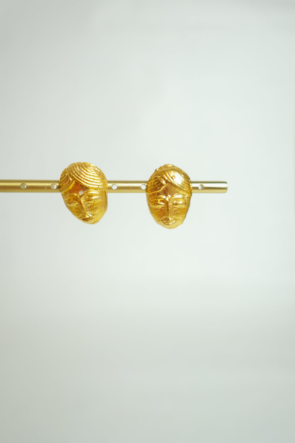 Les boucles d'oreilles APIE