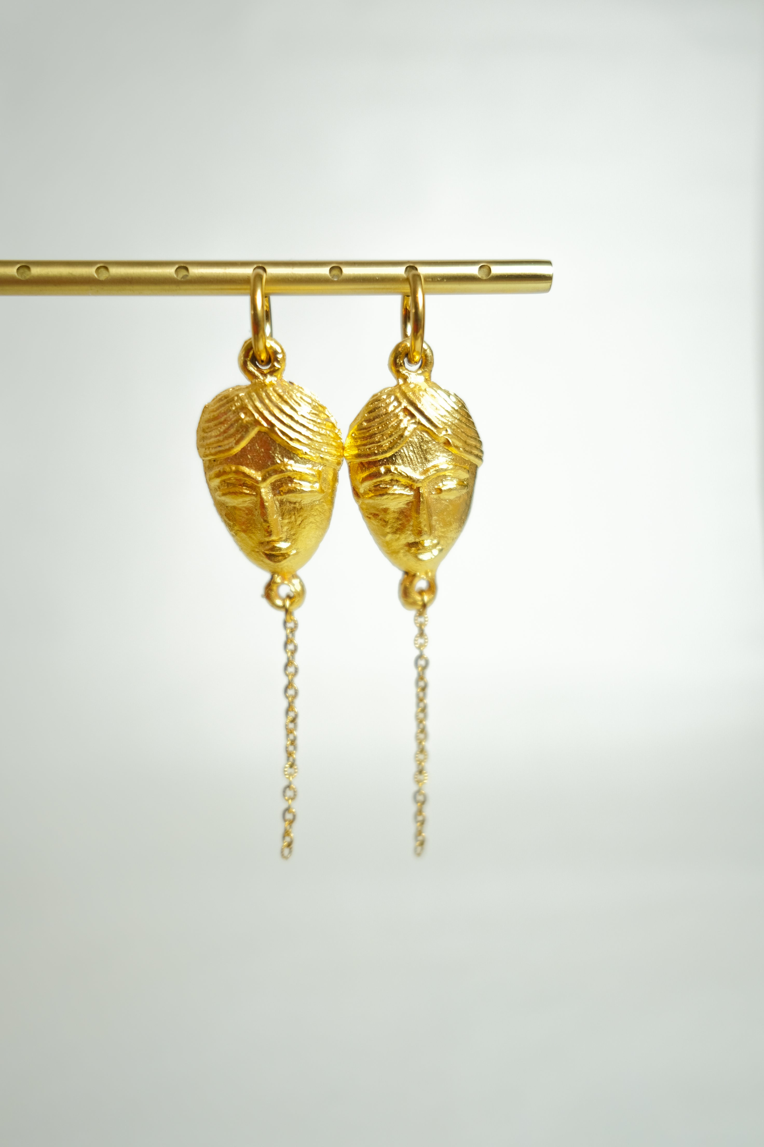 Les boucles d'oreilles YASMIN