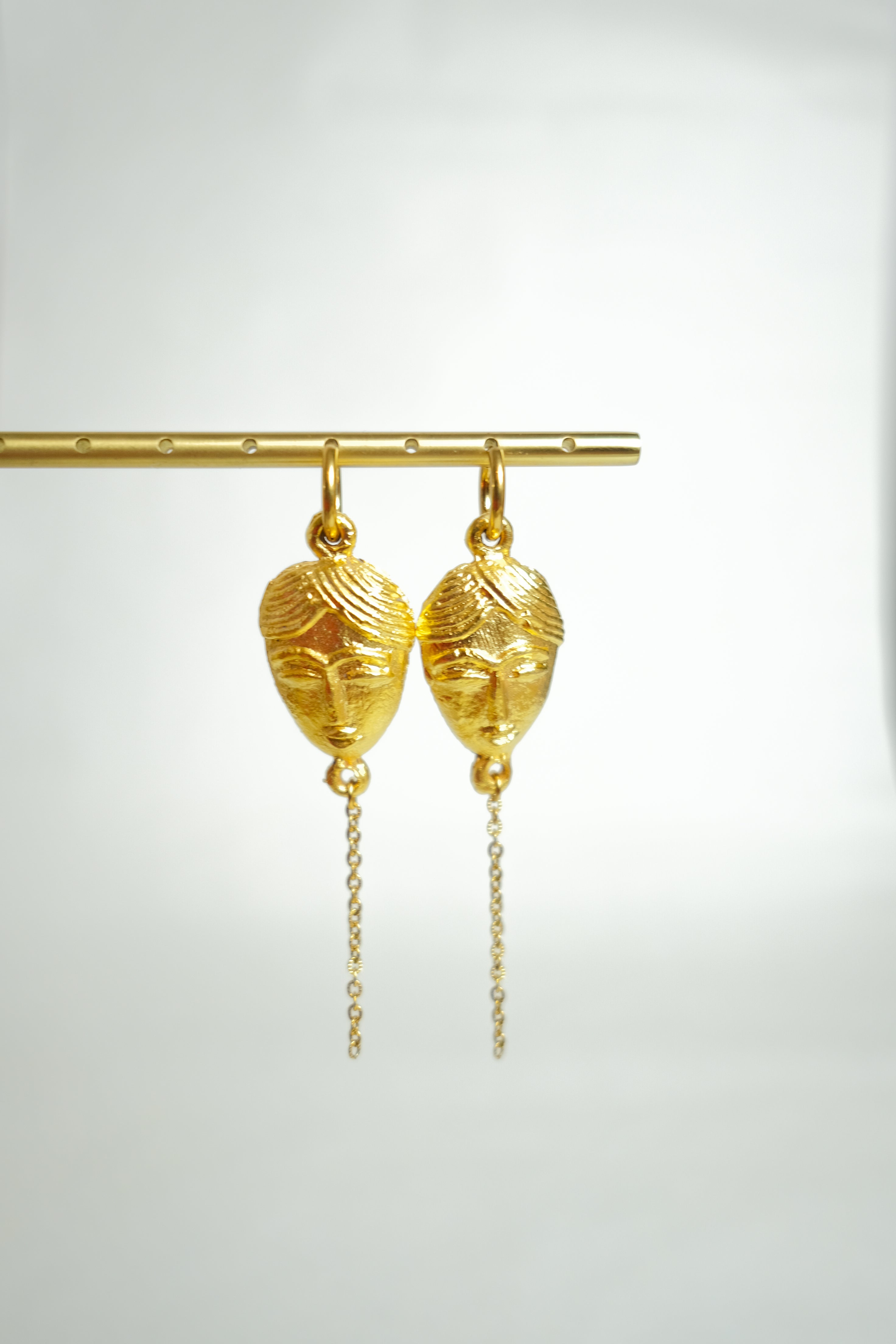 Les boucles d'oreilles YASMIN