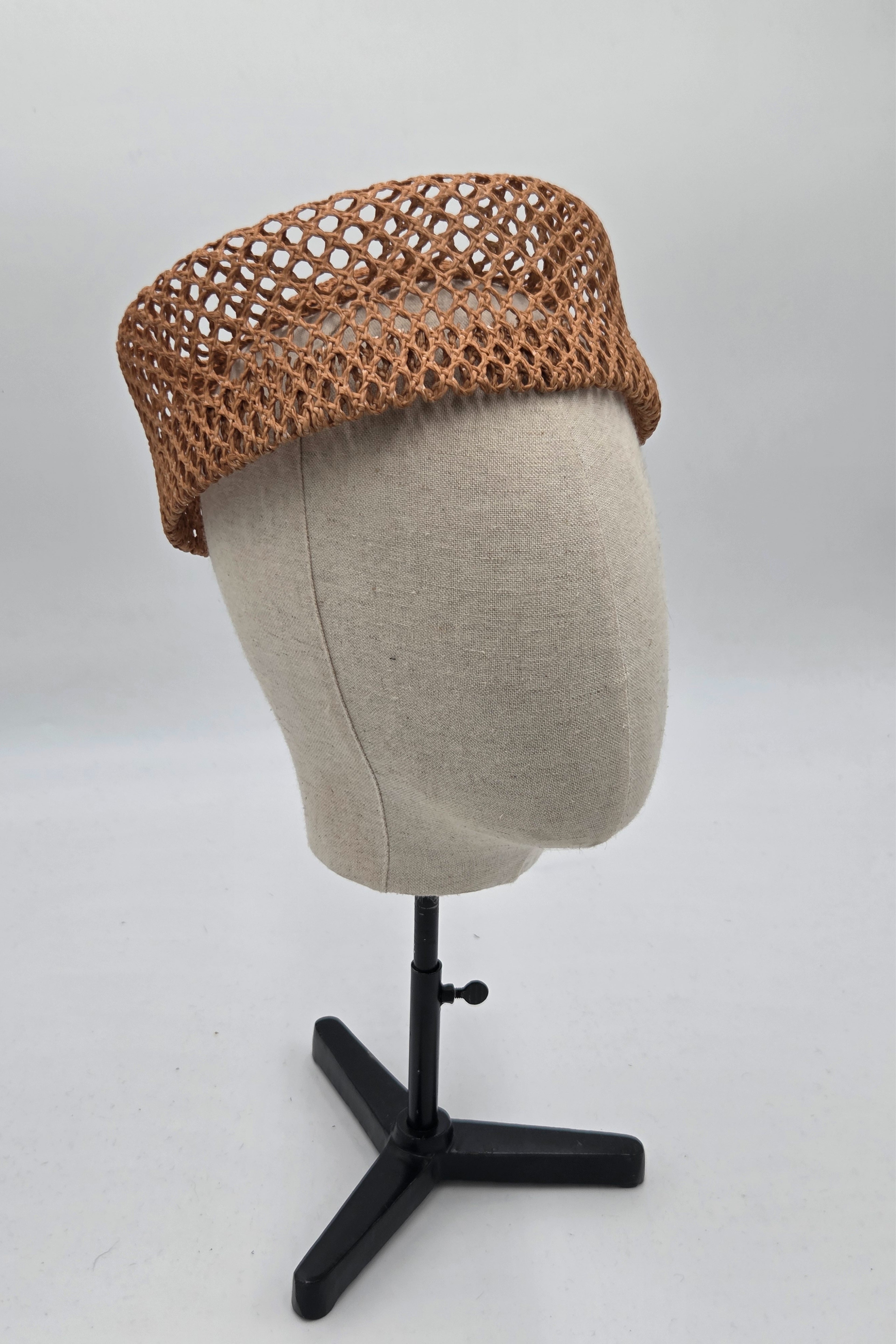 Chapeau pillbox en paille marron — GAULTIER