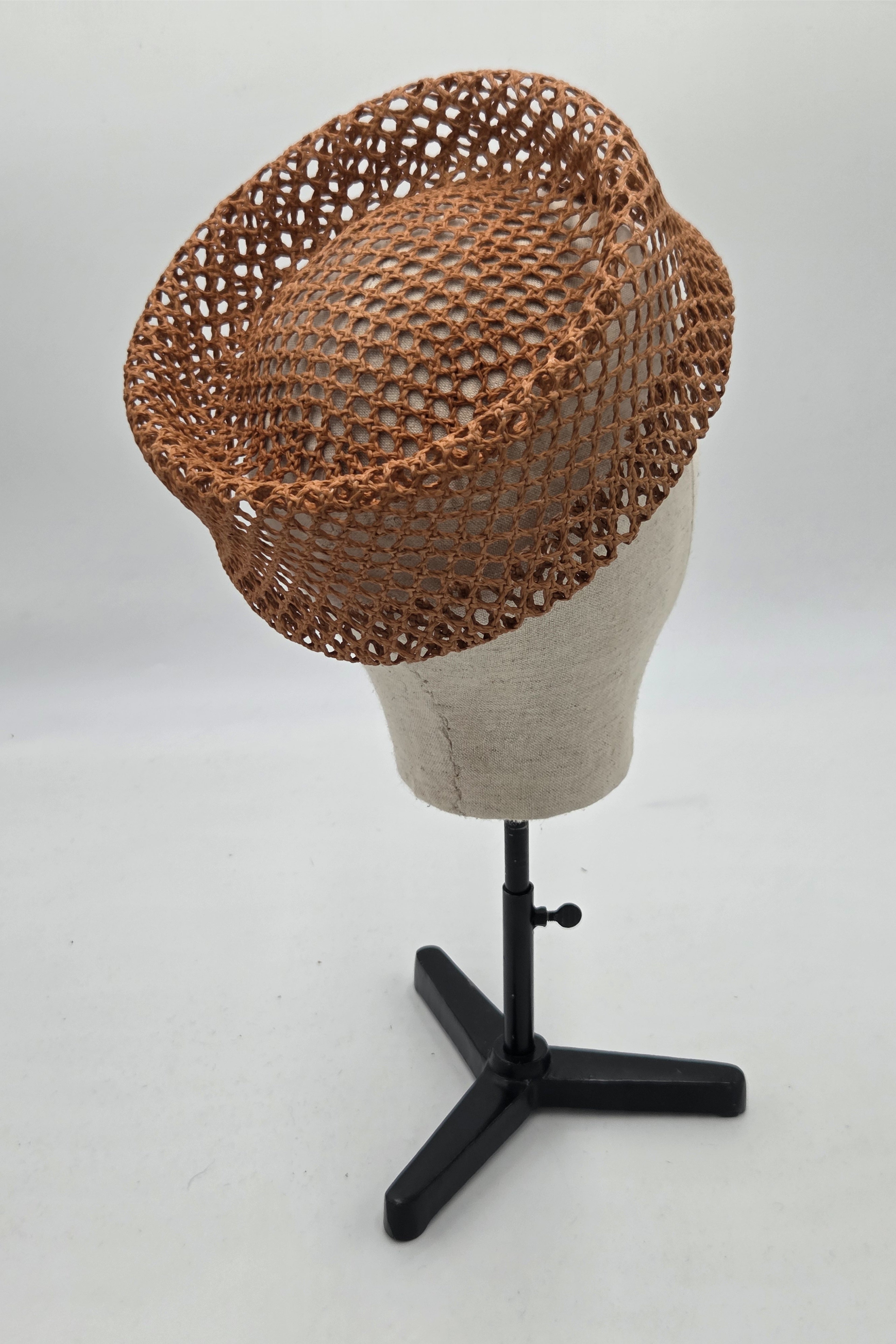 Chapeau pillbox en paille marron — GAULTIER