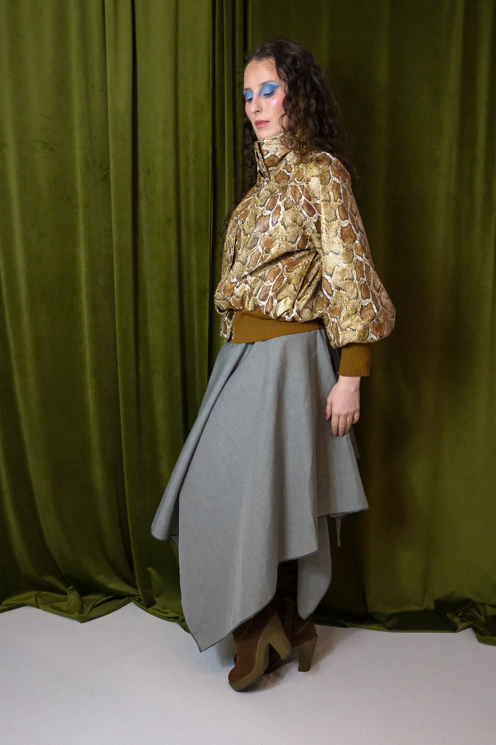 La jupe asymétrique EMY grise