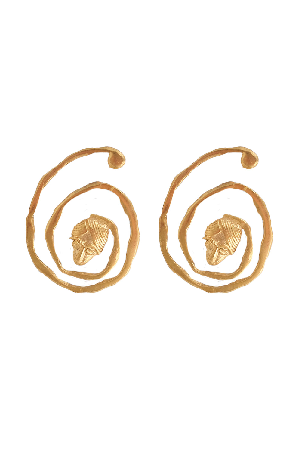 Les boucles d'oreilles ADEKRA