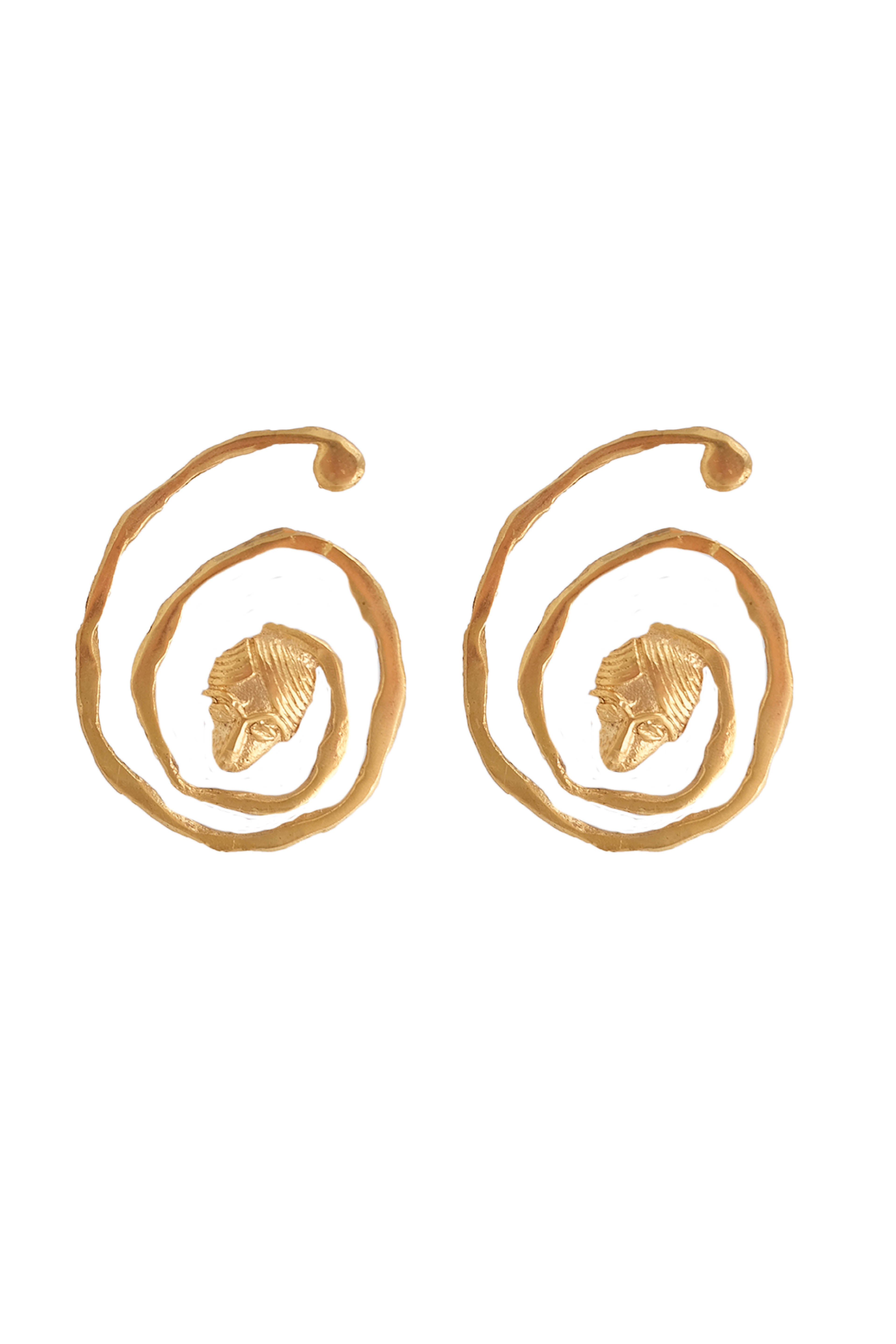 Les boucles d'oreilles ADEKRA