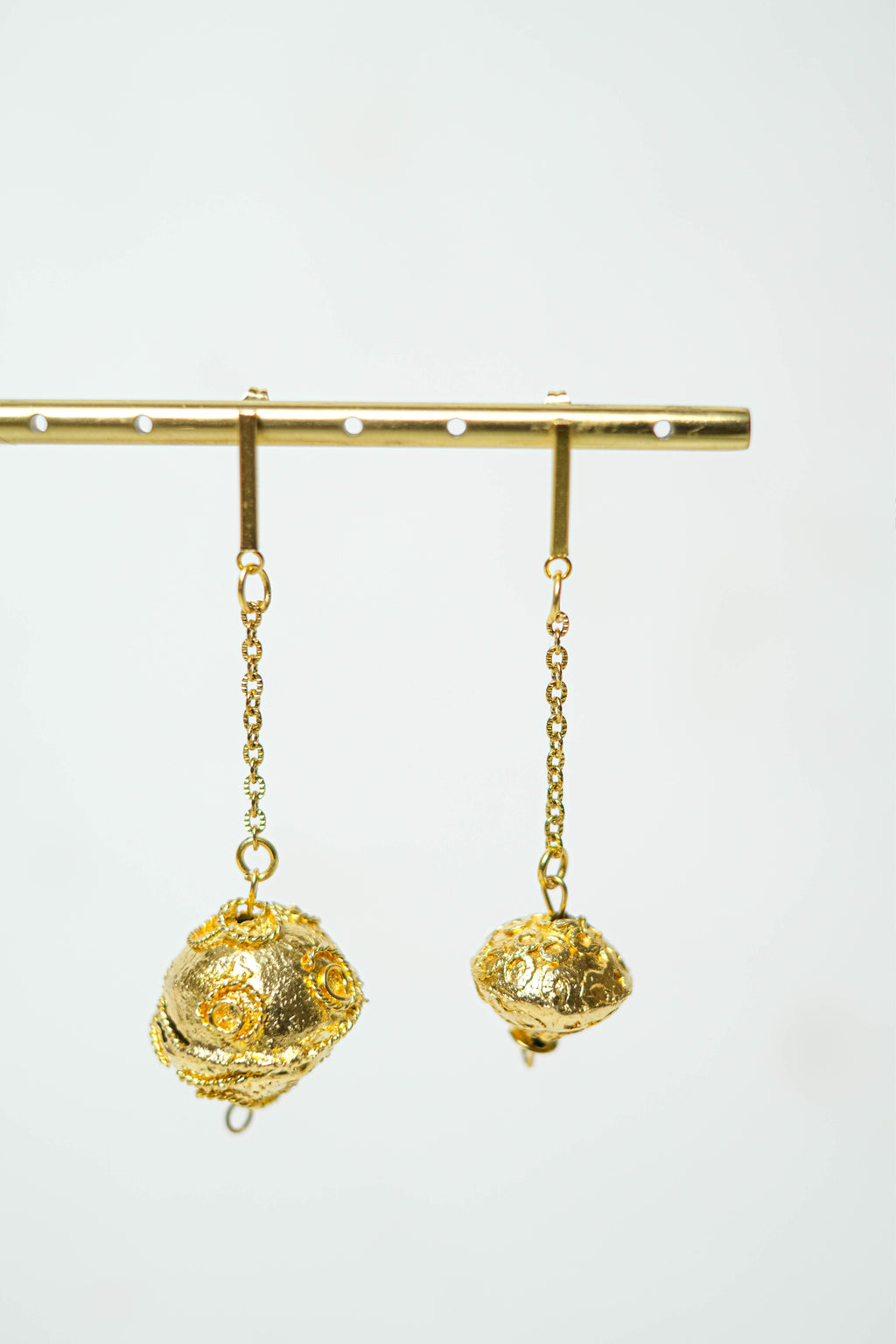 Boucle d'oreille asymétrique Akissi
