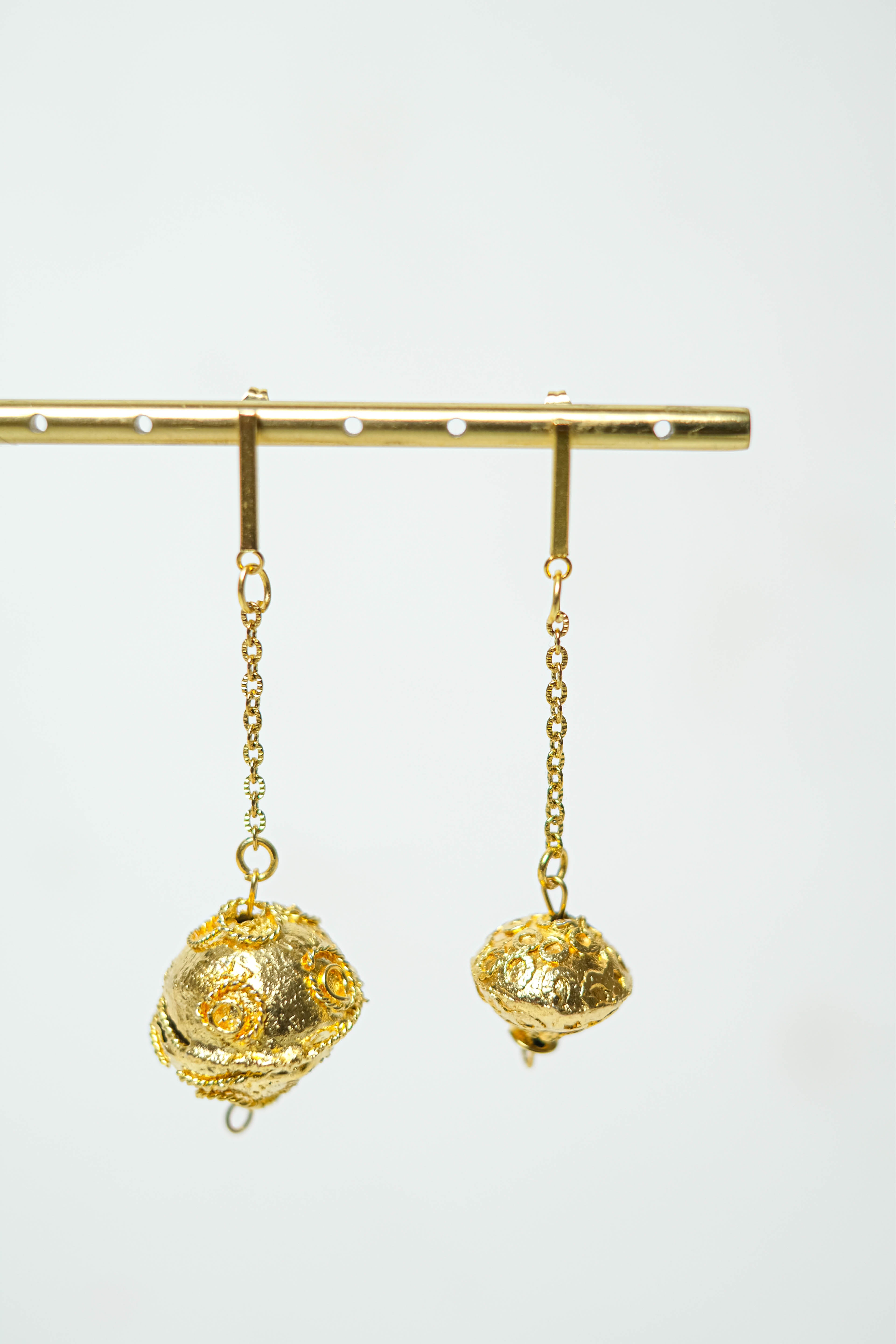 Boucle d'oreille asymétrique Akissi