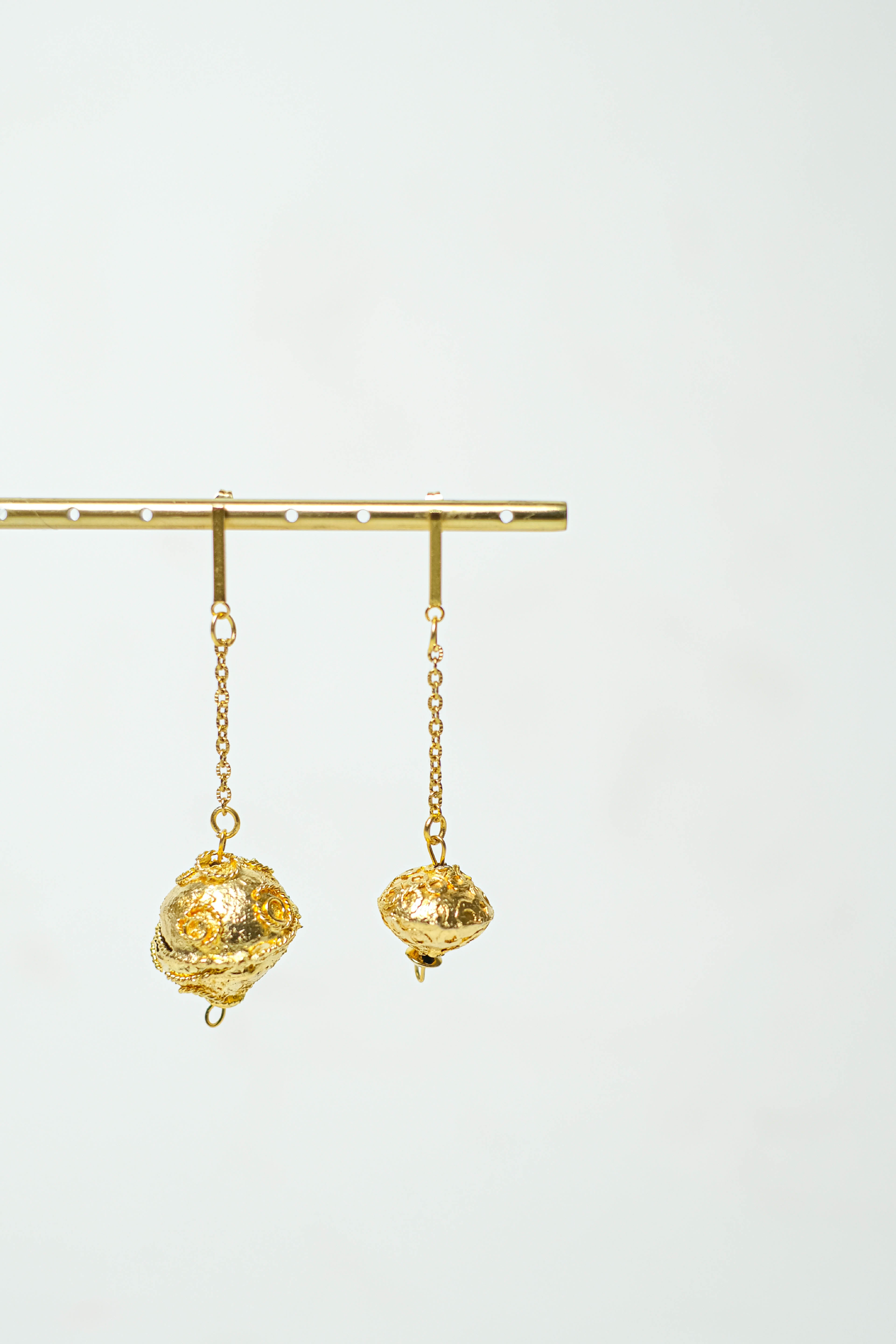 Boucle d'oreille asymétrique Akissi