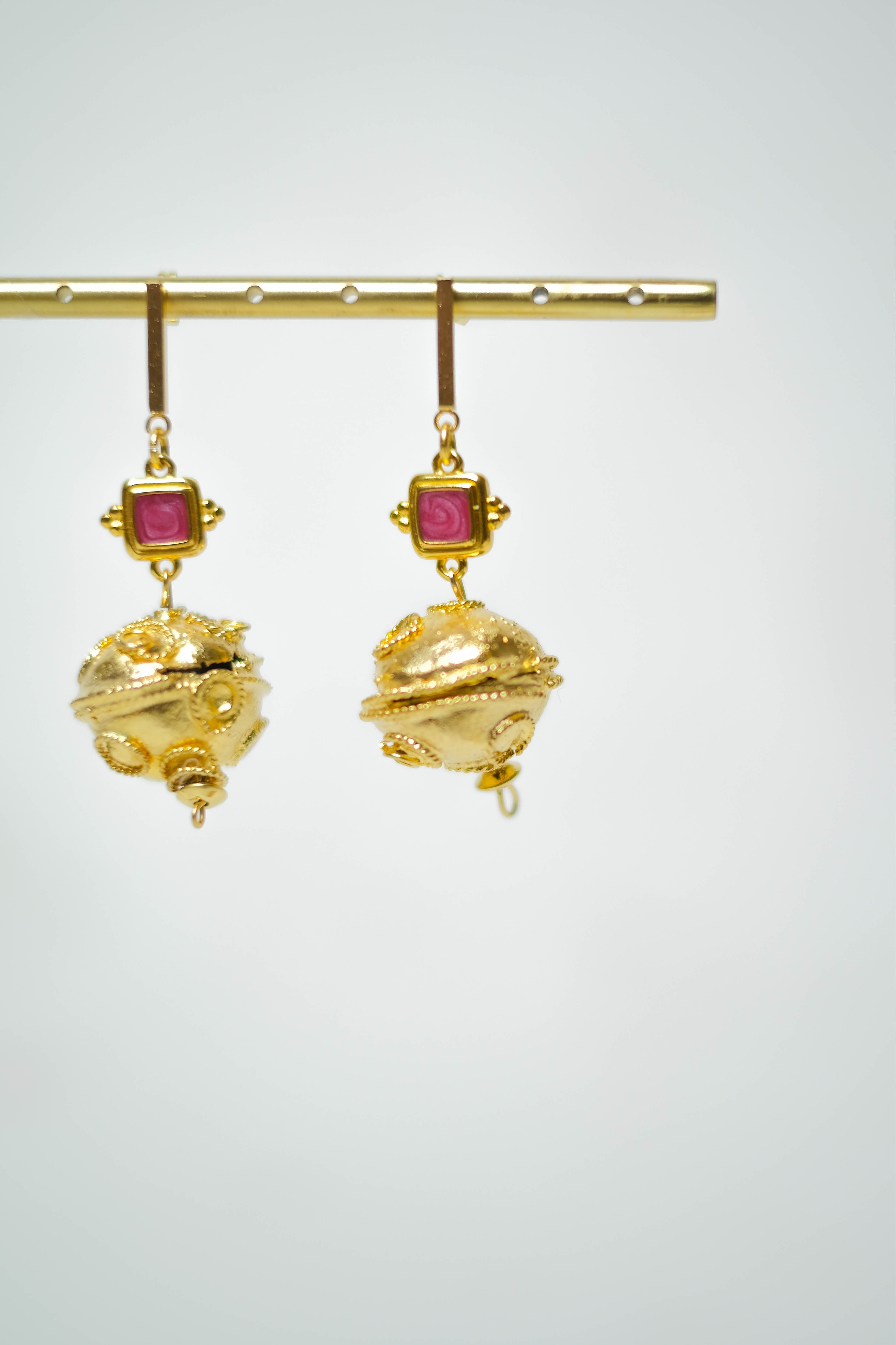 Les boucles d'oreilles GALAXY rose
