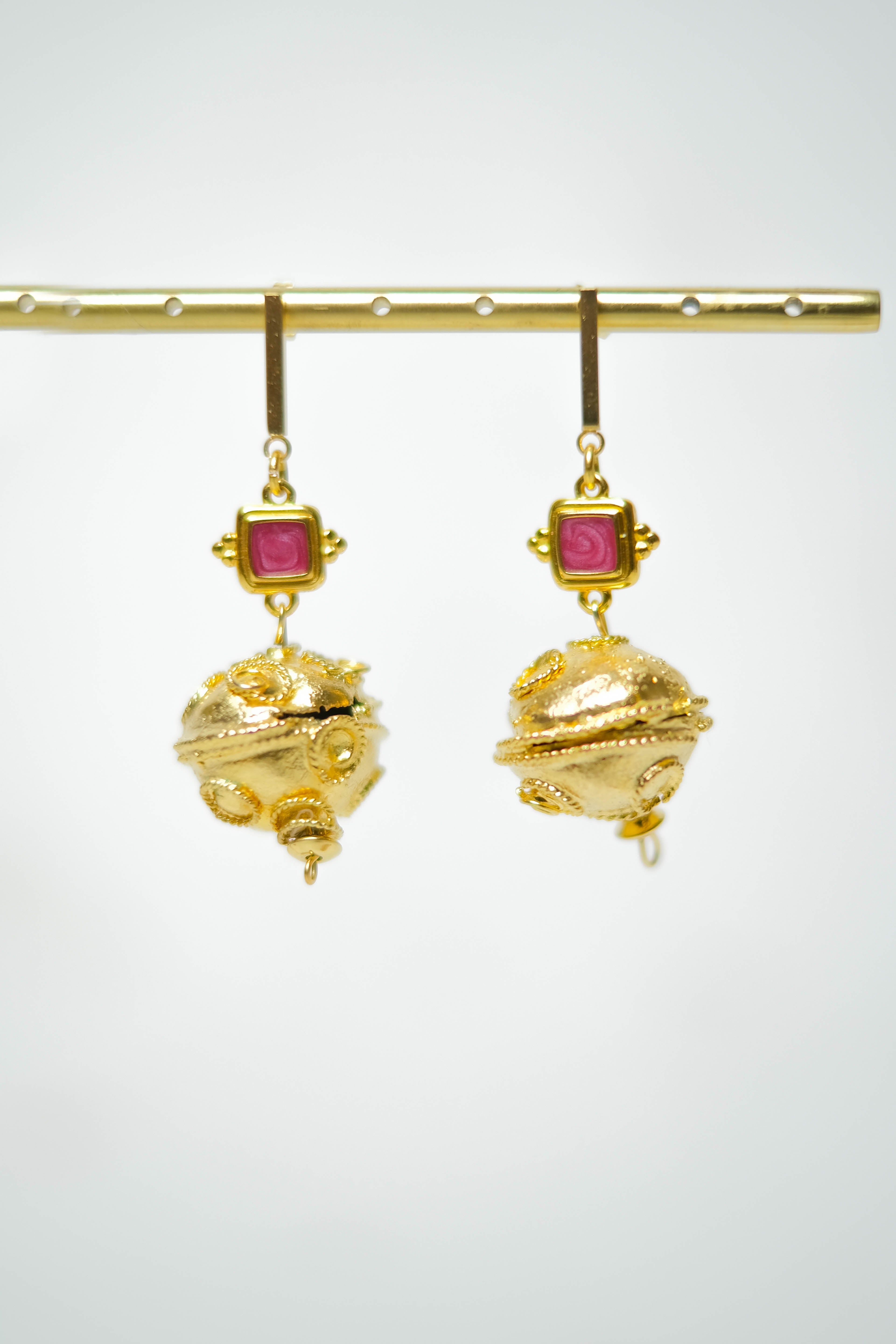 Les boucles d'oreilles GALAXY rose