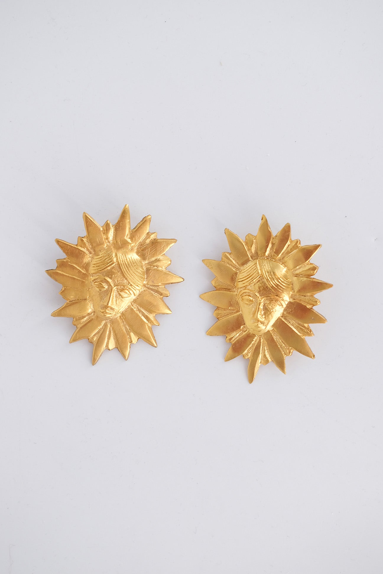 Les boucles d'oreilles SESAW